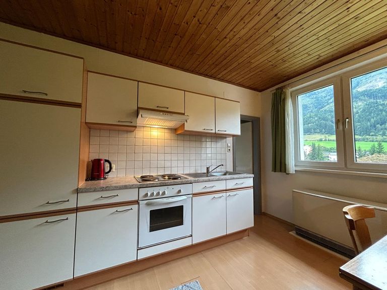 Küche mit Wohn-Essbereich