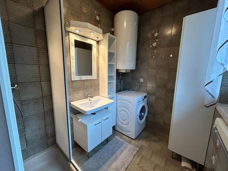 Badezimmer mit Dusche