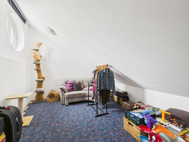 CAM04191G0-PR0058-STILL009