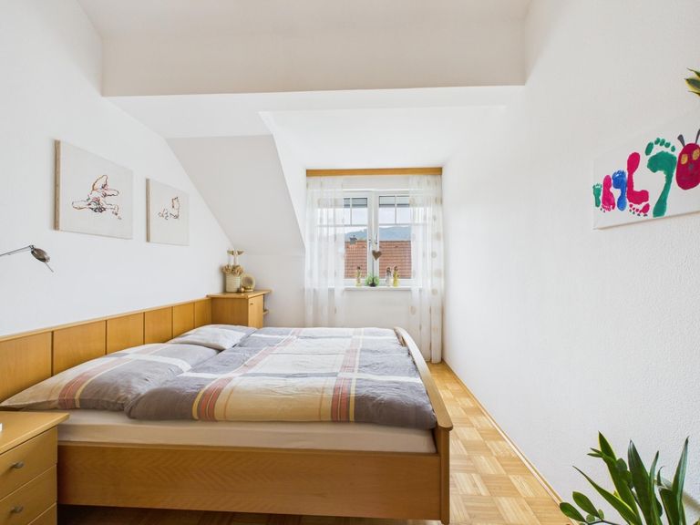 CAM04191G0-PR0058-STILL004