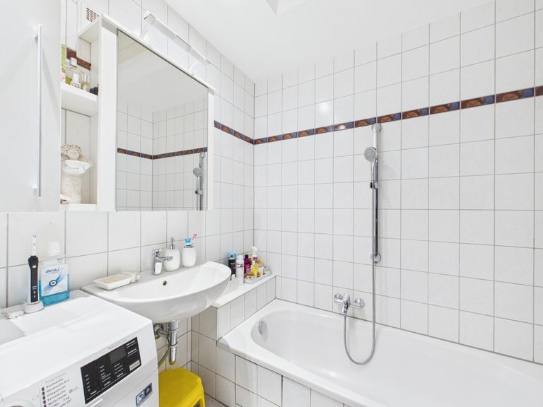 CAM04191G0-PR0058-STILL006