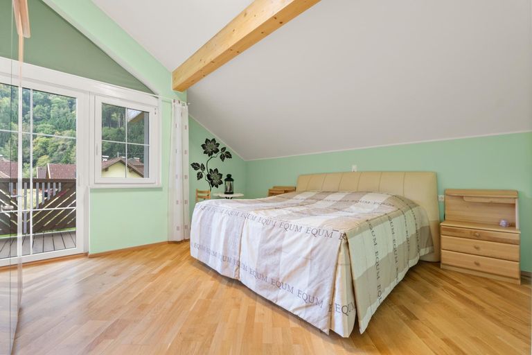 Zimmer samt Zugang Balkon OG