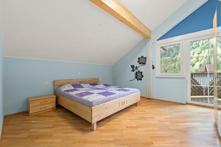 Zimmer samt Zugang Balkon OG