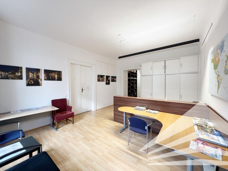 Warteraum mit Teeküche