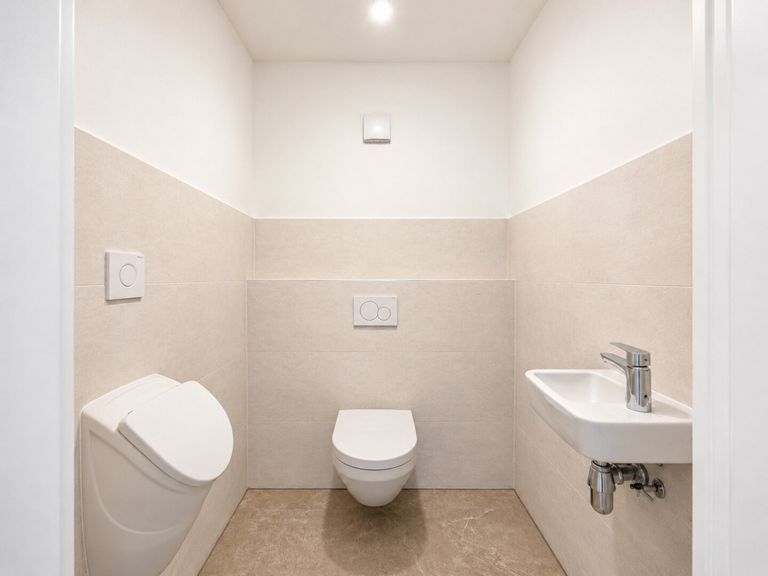WC mit Pissoir