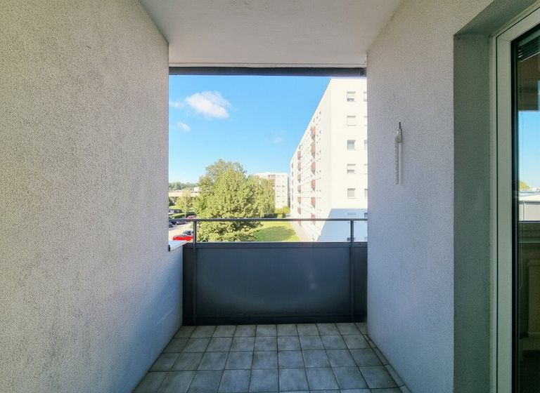 Ausblick von der Küche zur Loggia