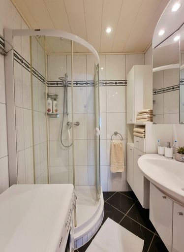 Badezimmer /  KI-generierte Inhalte