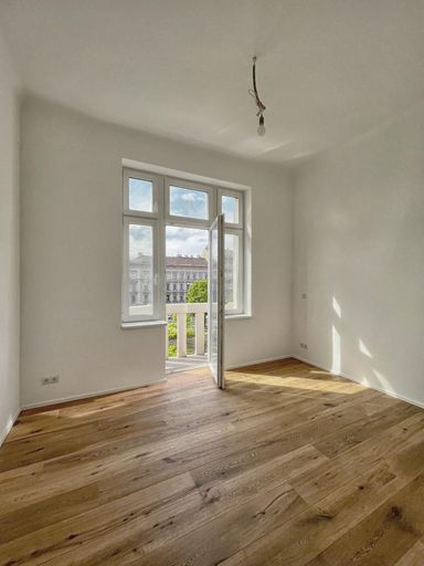 Zimmer mit Balkon