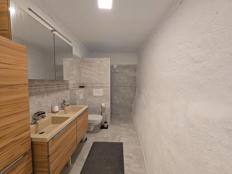 Badezimmer 2 mit Dusche und WC