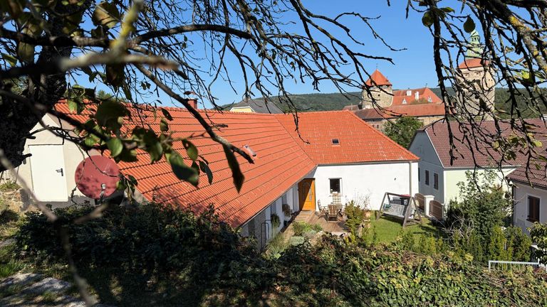 zentrale Lage mit Burgblick