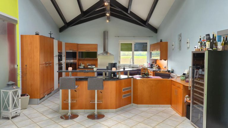 großzügigie Markenküche