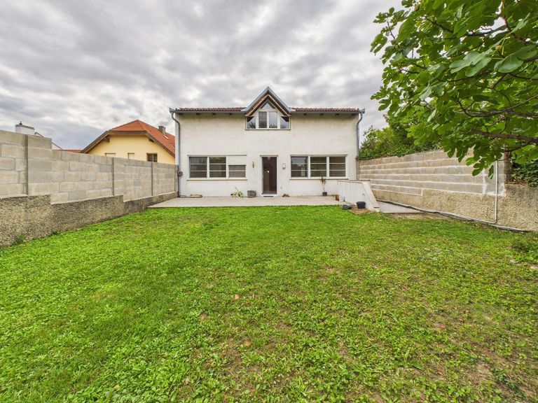 Wohnhaus oder Anlage in Neusiedl am See