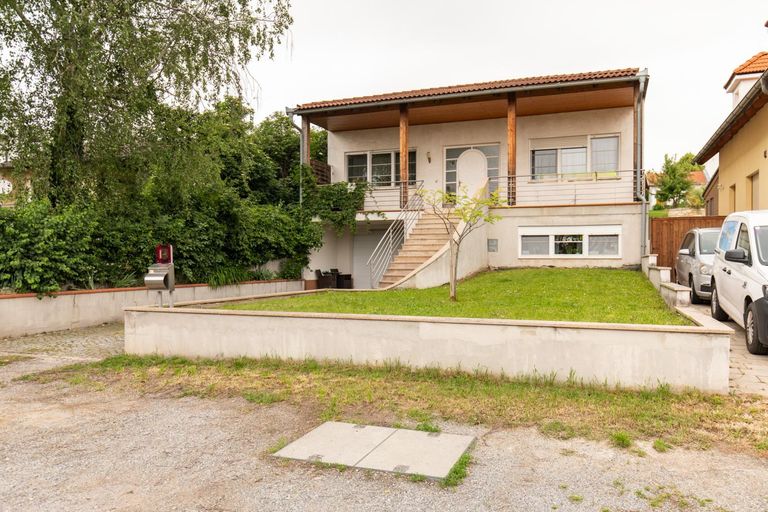 Wohnhaus oder Anlage in Neusiedl am See