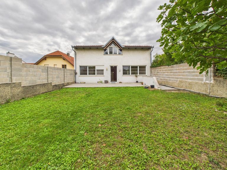 Wohnhaus oder Anlage in Neusiedl am See