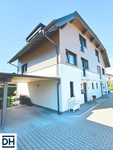 Doppelhaushälfte und Carport