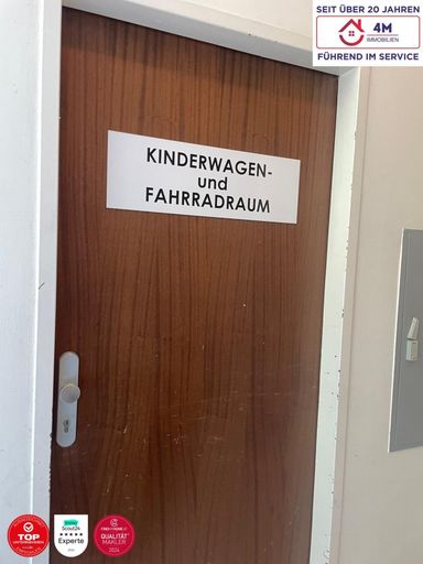 Kinderwagen- und Fahrradraum
