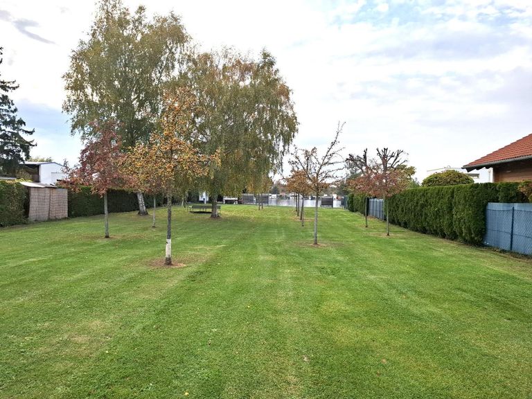 nicht öffentliche Liegewiese