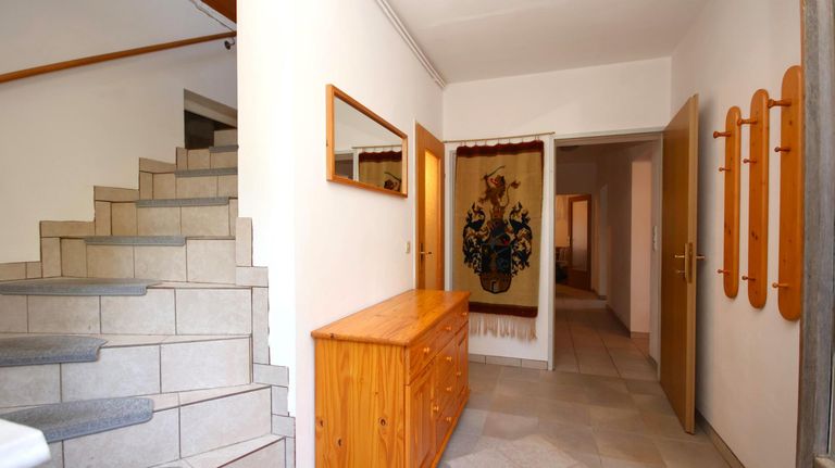 Stiegenhaus mit Vorraum KG