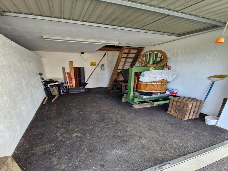 Garage mit Mostpresse