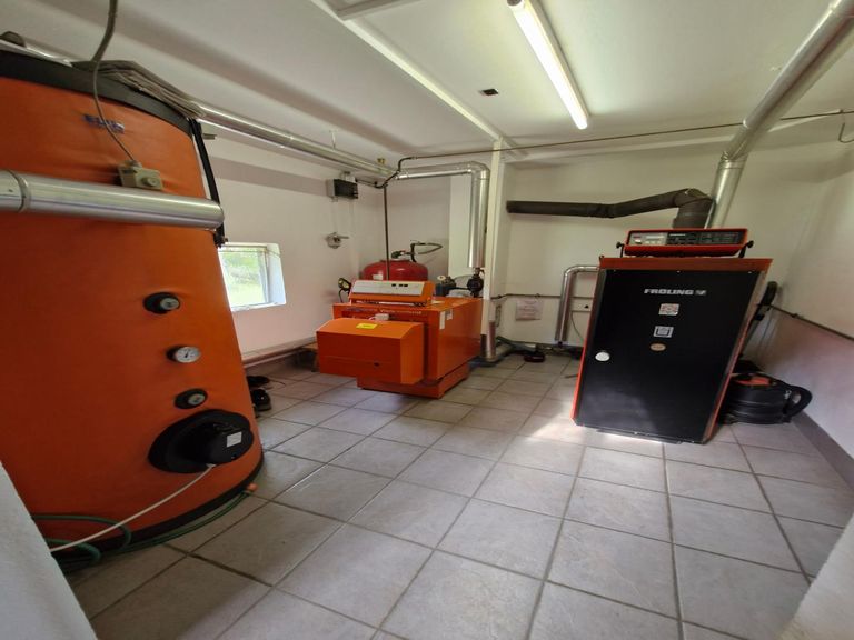 Heizraum Öl und Holz