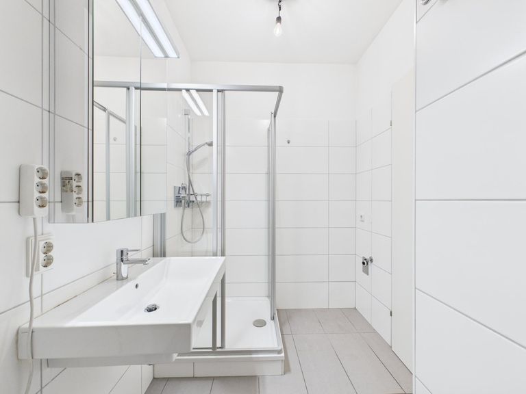 CAM04191G0-PR0076-STILL009