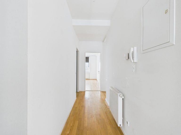 CAM04191G0-PR0076-STILL017