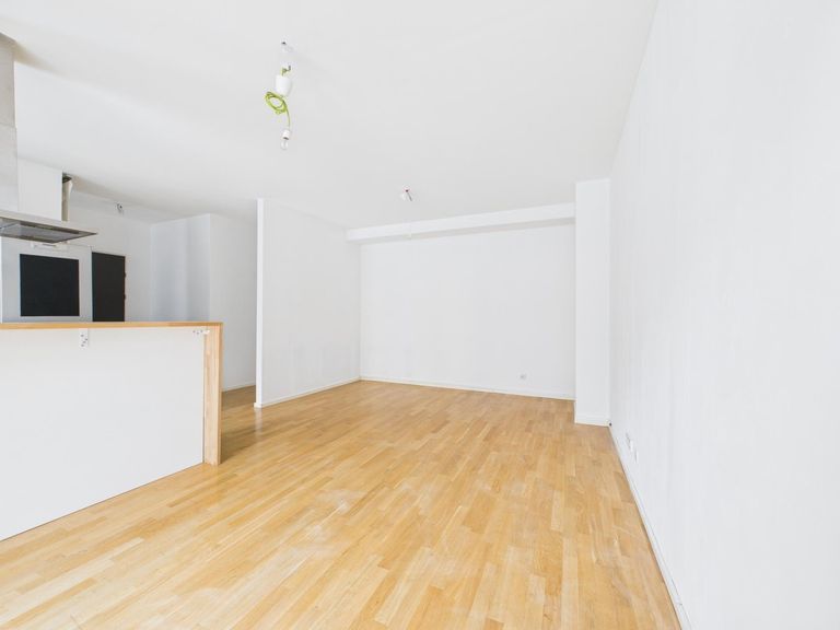 CAM04191G0-PR0076-STILL003