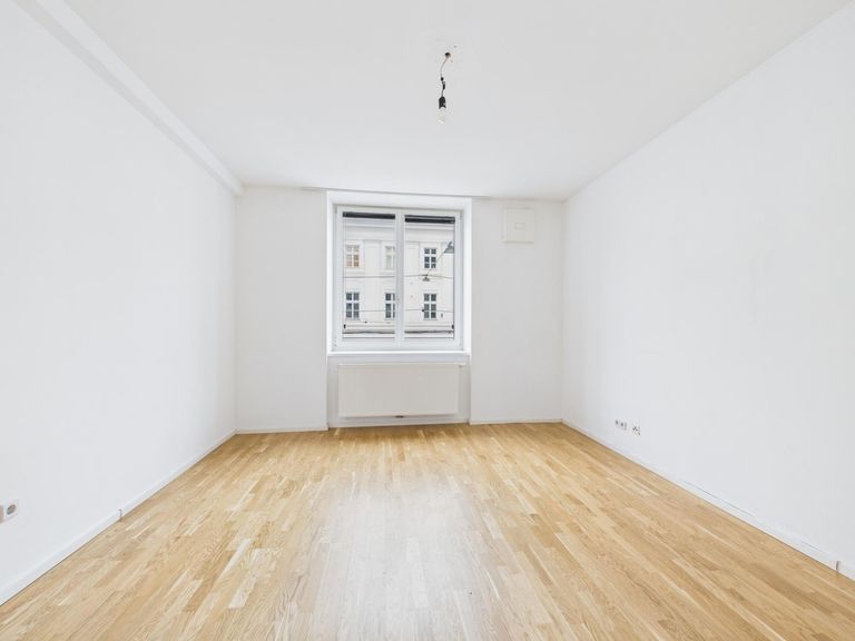 CAM04191G0-PR0076-STILL014