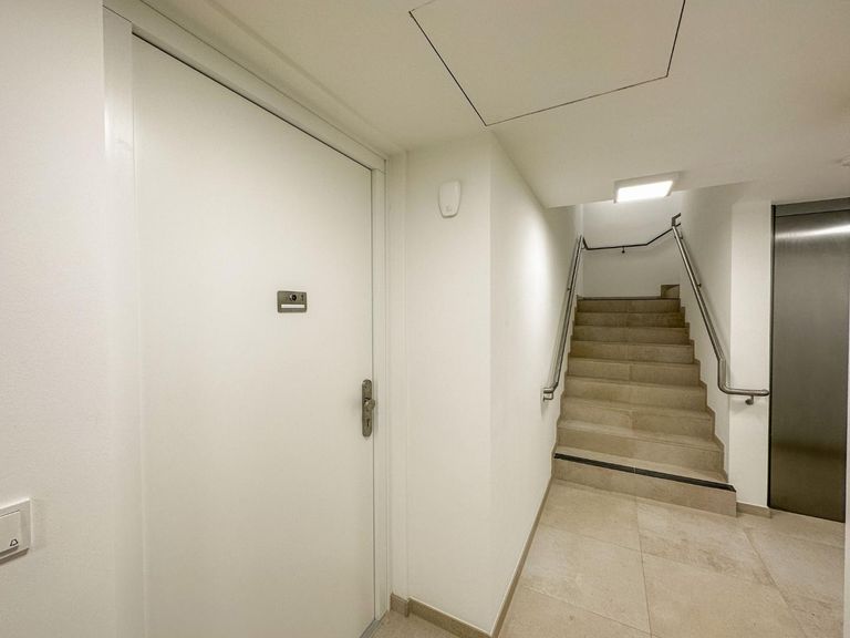 Stiegenhaus-Wohnungseingang