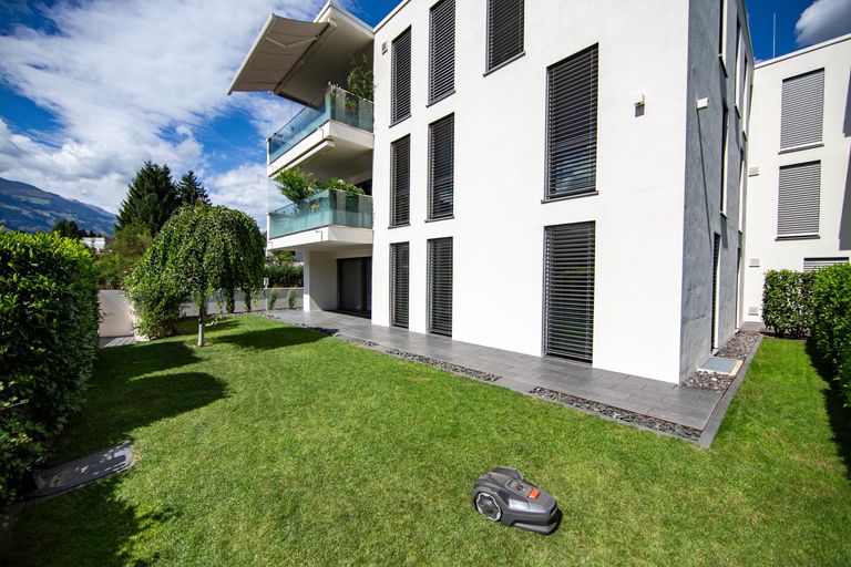 großzügig mit direktem Gartenzugang