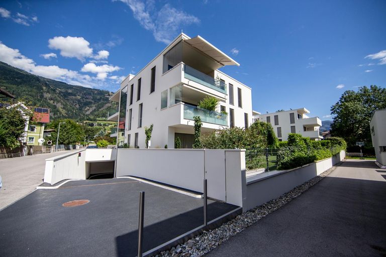 Zufahrt, extrabreit, beheizt