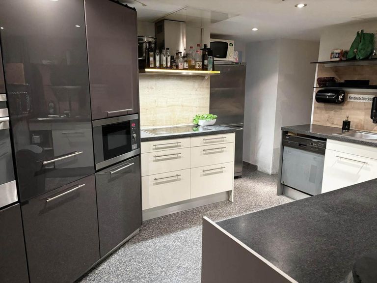 e1a35693-9b19-40b7-bbb7-92e29d1cd900