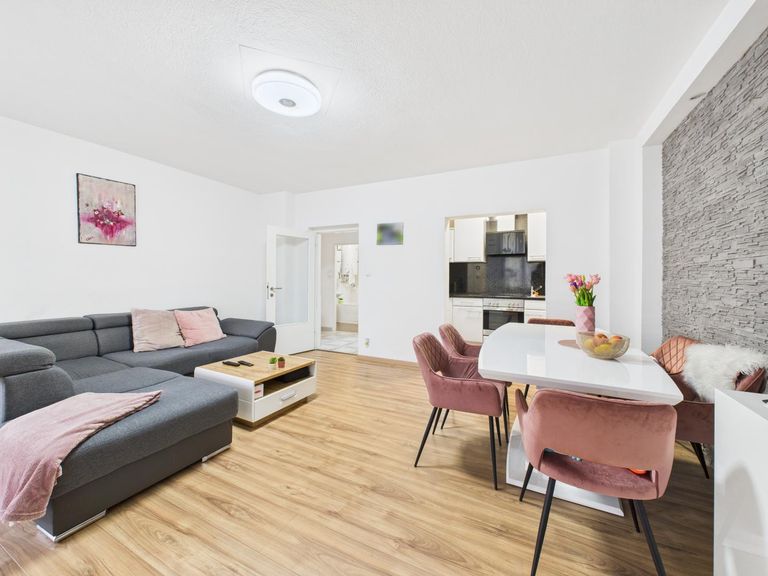 Wohn- und Essbereich 7