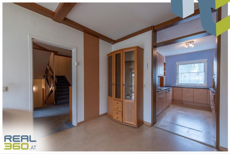 Essbereich mit Blick in die Küche