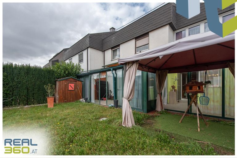 Garten mit Blick auf das Haus