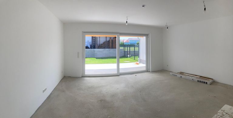 Wohnzimmer - offene Küche - belagsfertig