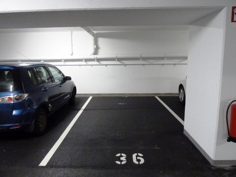12 Tiefgaragenplatz