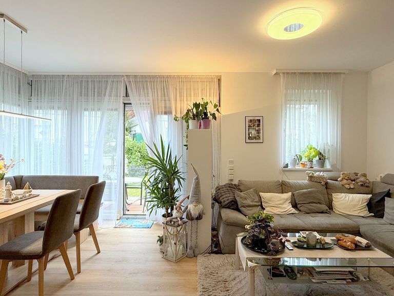 Wohnzimmer- und Esszimmer