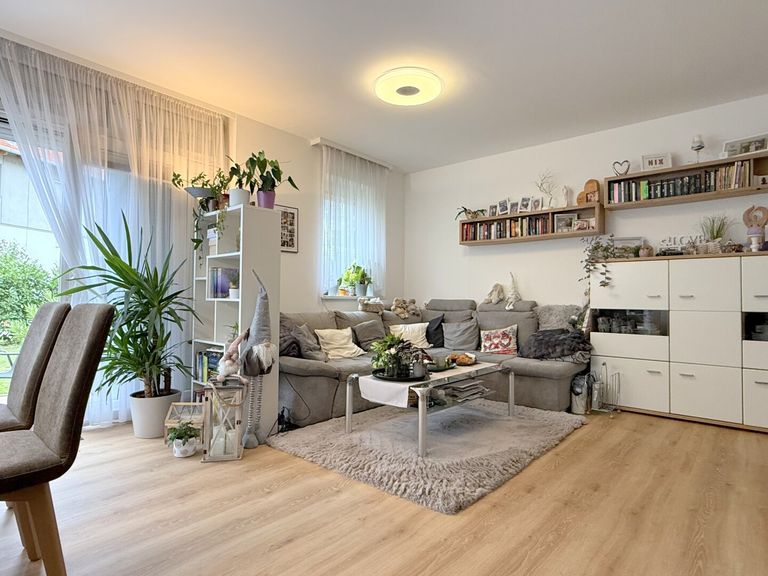 Wohnzimmer- und Esszimmer