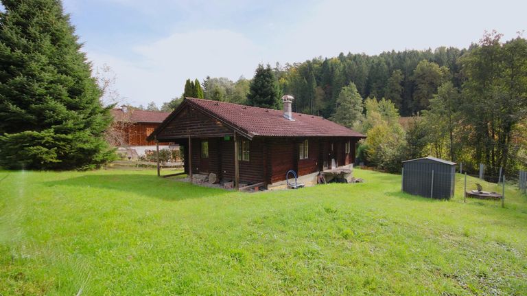 Grundstück mit Blockhaus