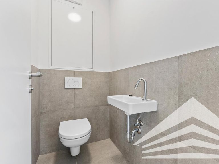 WC mit Handwaschbecken