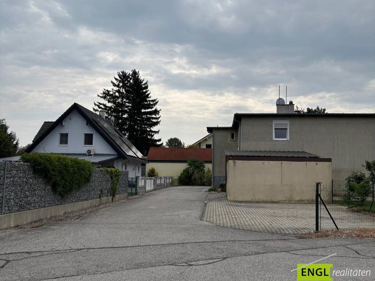 Gesamte Liegenschaft