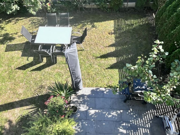 Blick vom Balkon in den Garten