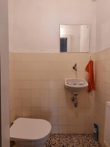 WC mit Handwaschbecken