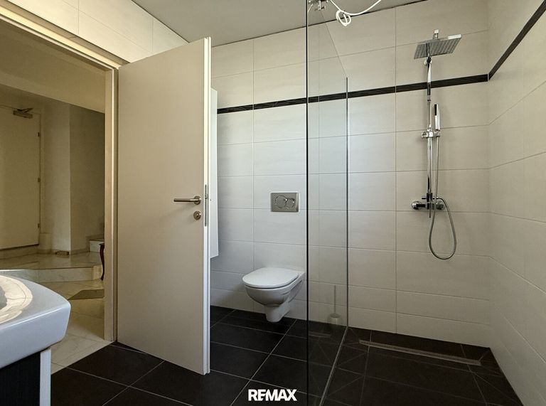 Badezimmer im Untergeschoss