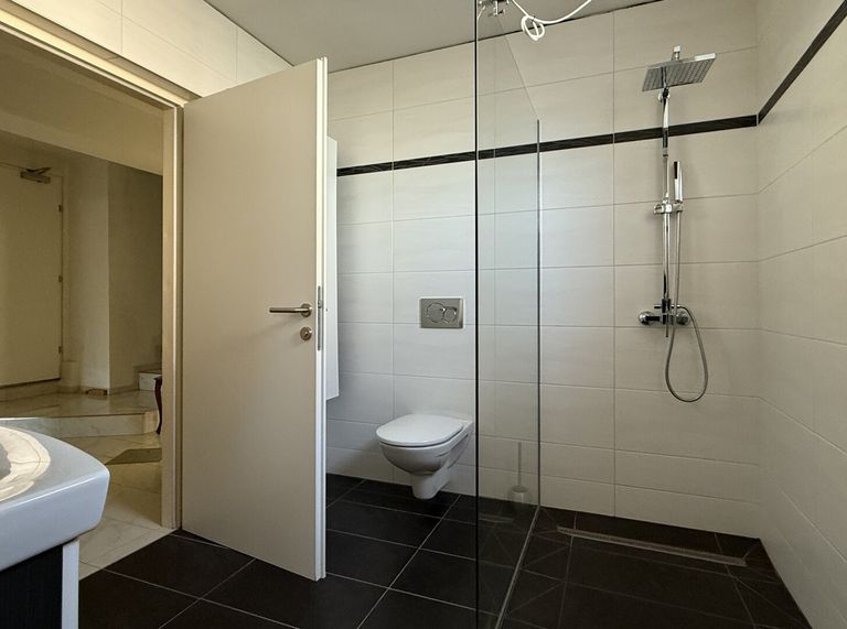 Badezimmer im Untergeschoss