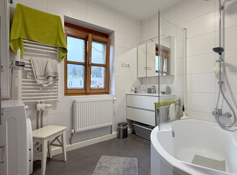 Dachgeschoss - Badezimmer