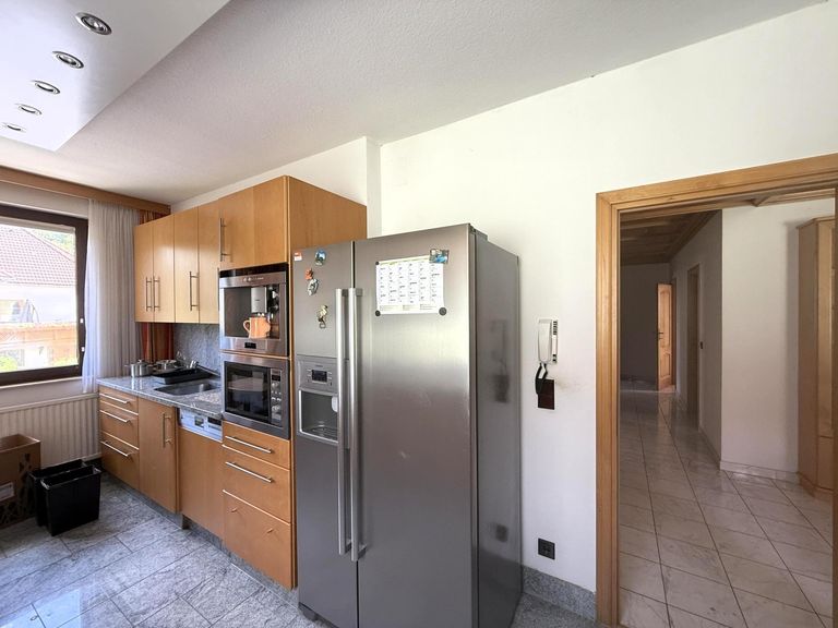 OG 1 / Küche (1/2) im Holzdesign