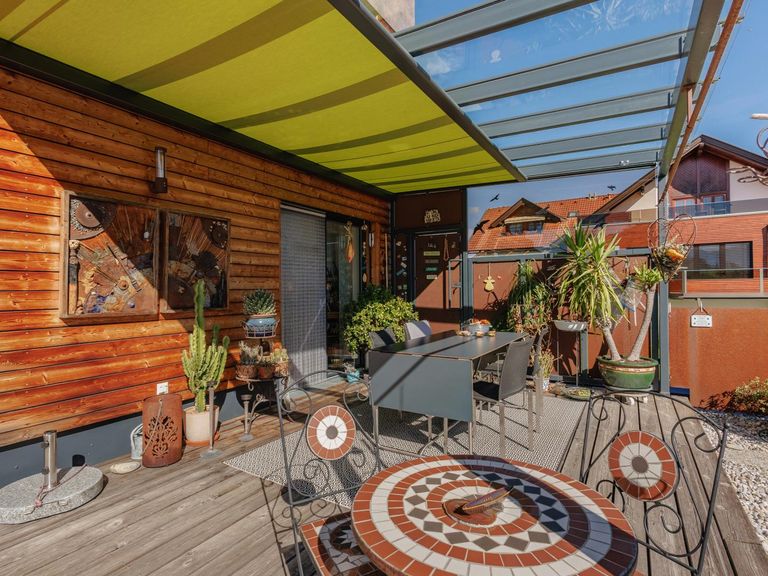 Terrasse überdacht