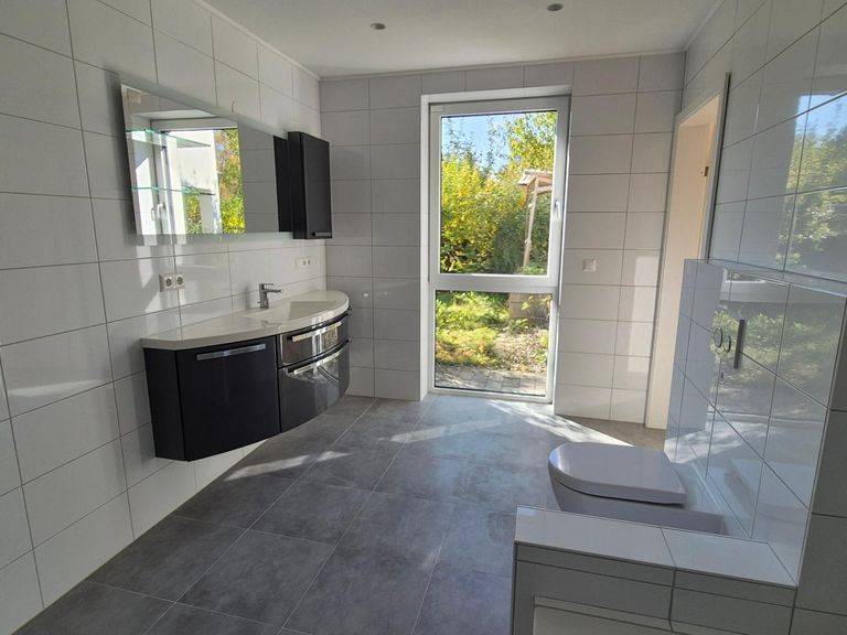 Badezimmer z. Schlafz.